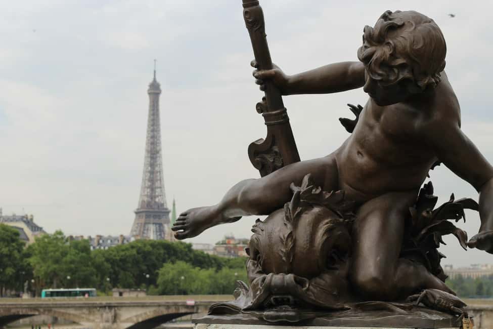Pairs: The Opera to Hotel des Invalides Guided Walking Tour - The Champs-Élysées pause: between Grand Palais and Petit Palais