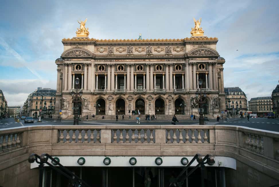 Pairs: The Opera to Hotel des Invalides Guided Walking Tour - Rue de la Paix and Place Vendôme: luxury shopping street as a viewpoint