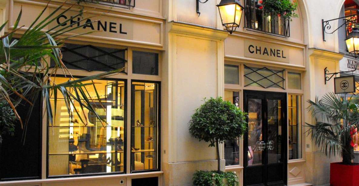 Paris 1h30-Hour Perfume Walking Tour - French perfume history you can actually use while smelling