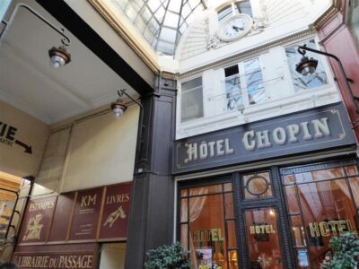 Paris: 2-Hour Passages Private City Tour in German - Starting at Le Peletier: the perfect launch point for a short, smart walk