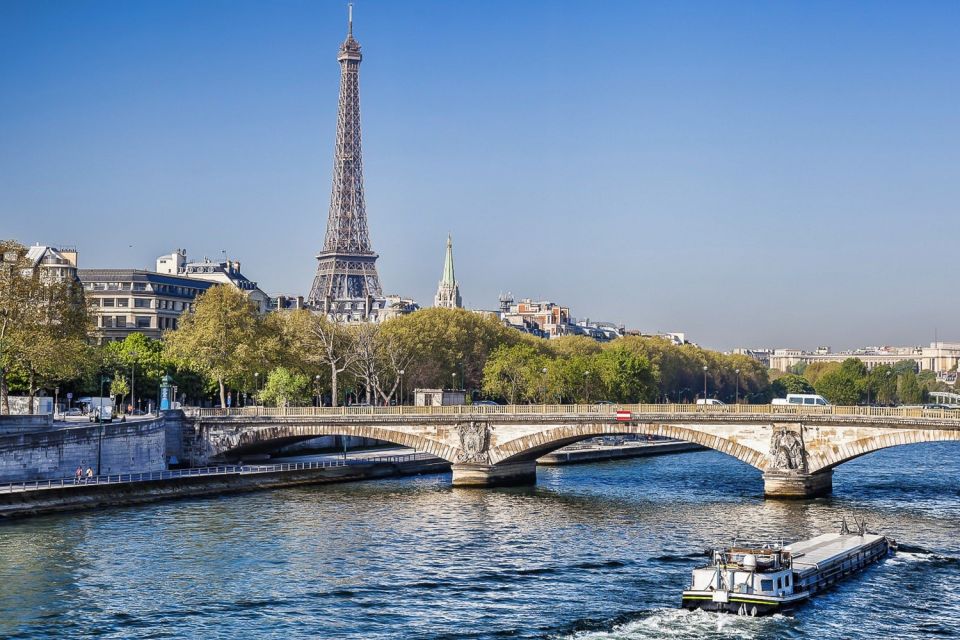 Paris: 3-Course Lunch Cruise on the River Seine - Service and pacing: relaxed, smooth, and mostly low-stress