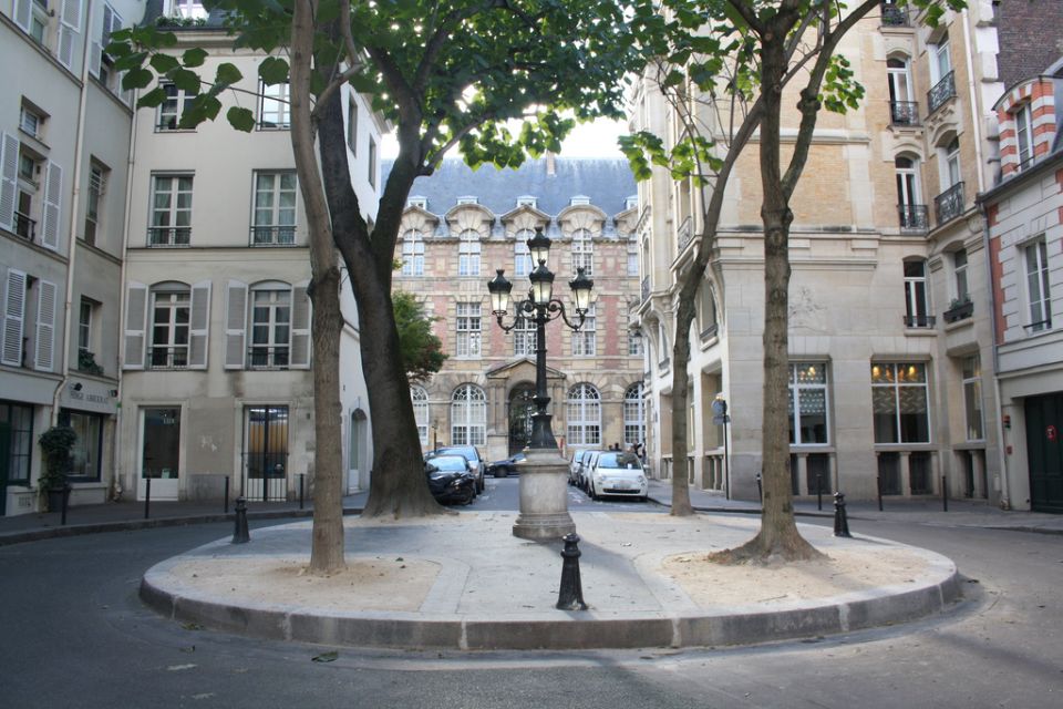 Paris and the Art of Music, 1.30 hour Walking Tour - Final Stop: Furstenberg Square, Piaf, and Maurice Chevalier