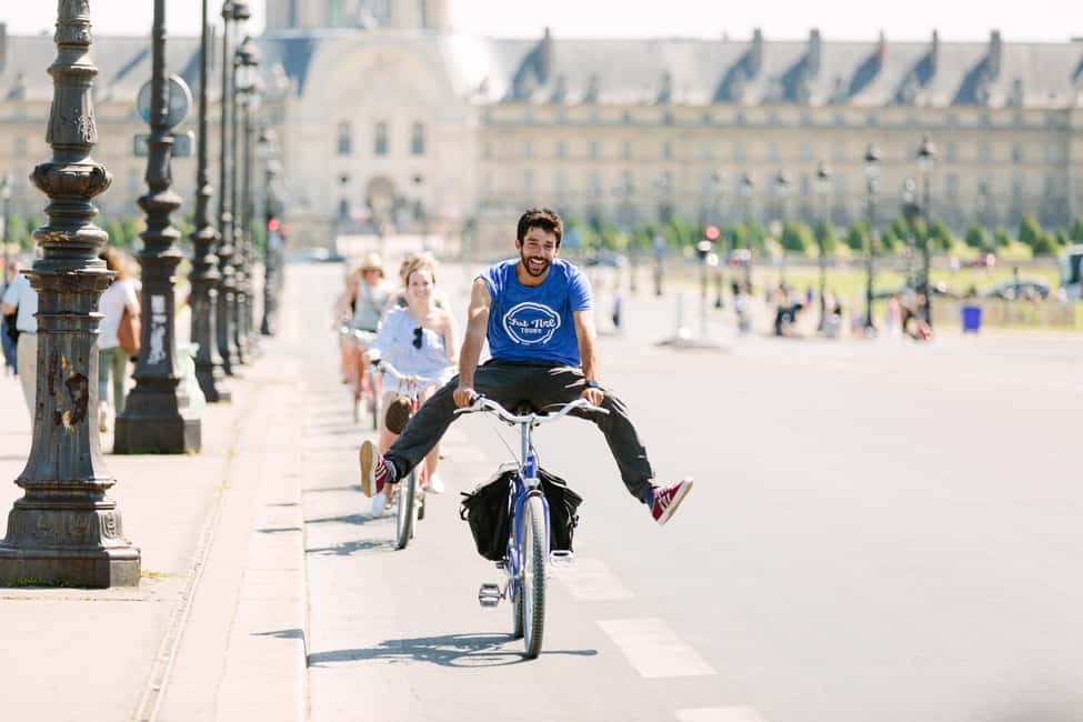 Paris Bike Tour: Eiffel Tower, Place de la Concorde & More - Start at Fat Tire Tours on rue Edgar Faure, then roll out fast