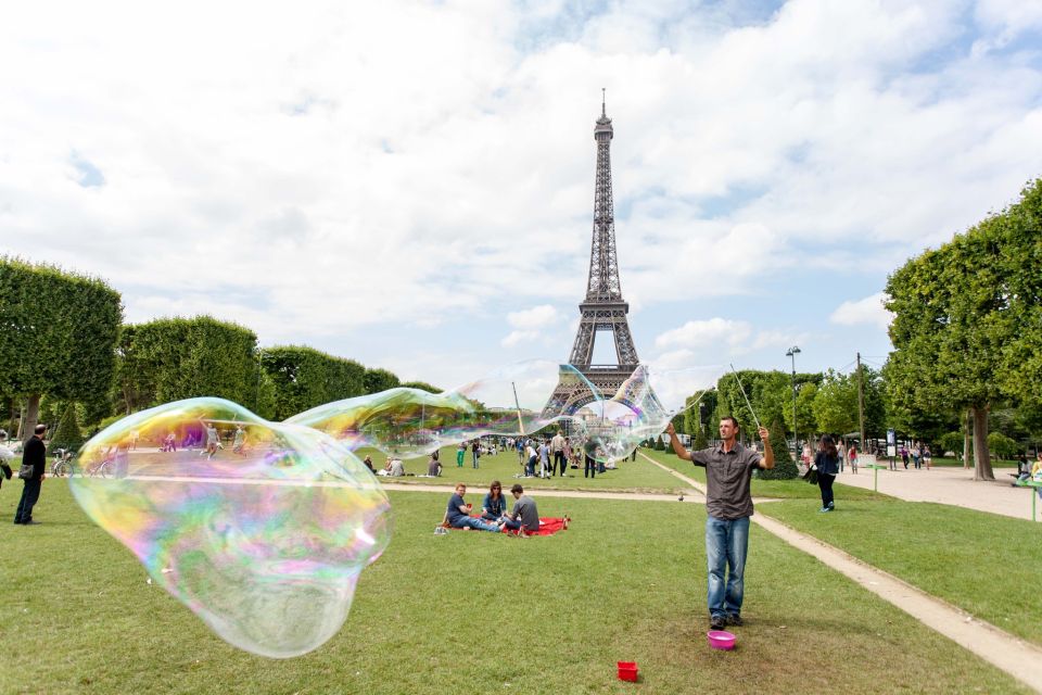Paris Bike Tour: Eiffel Tower, Place de la Concorde & More - Safety, pace, and the reality of Paris traffic