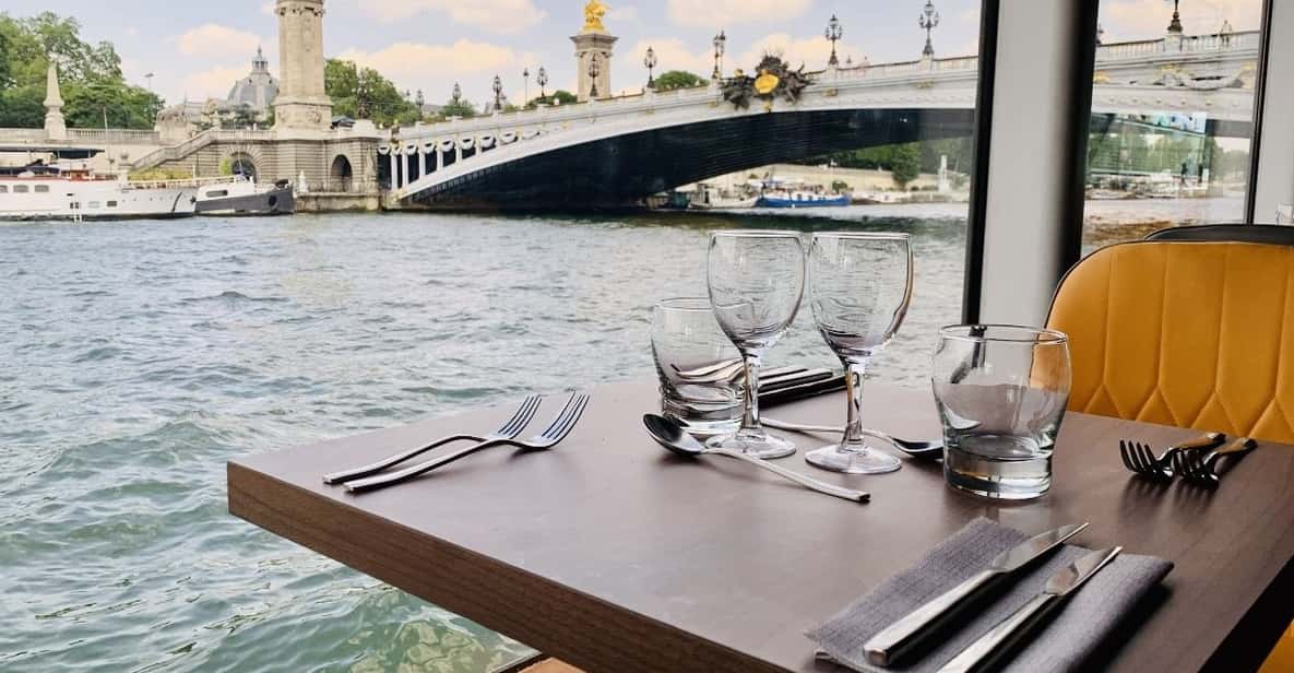 Paris : Bistronomic early dinner cruise - The Alexandre III bridge start: instant Paris drama