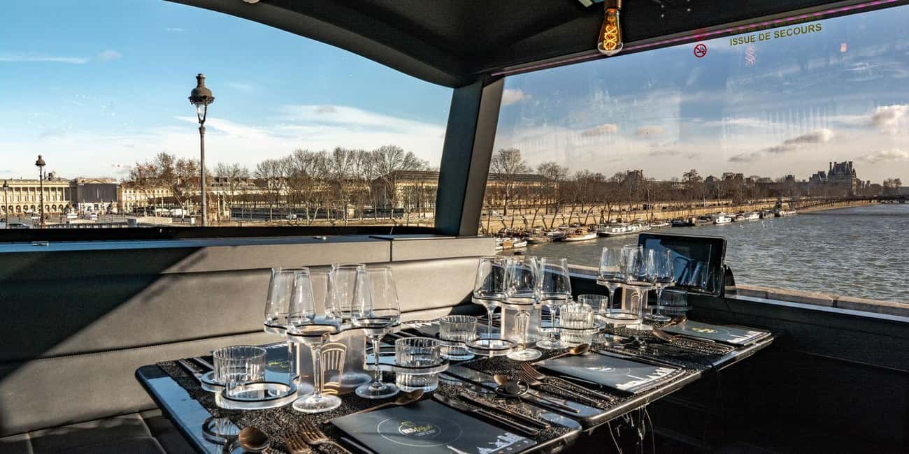 Paris: Bus Toqué Tour with 5-Course Dinner and Champagne - Eiffel Tower Sparkle Stop and Other Photo Moments