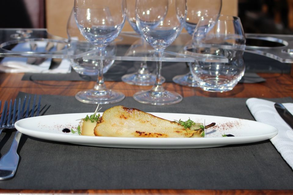 Paris: Bustronome Gourmet Dinner Tour - Service Style: Bistro Friendliness, Attentive Timing, and Background Music