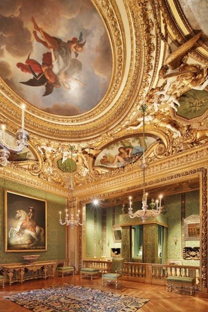 Paris: Candlelit Dinner at Vaux-le-Vicomte by Limousine - Over 2,000 Candles, Classical Music, and the Nighttime Atmosphere