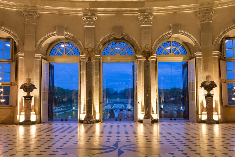 Paris: Candlelit Dinner at Vaux-le-Vicomte by Limousine - Fireworks Finale: When the Evening Lands on a Big Note