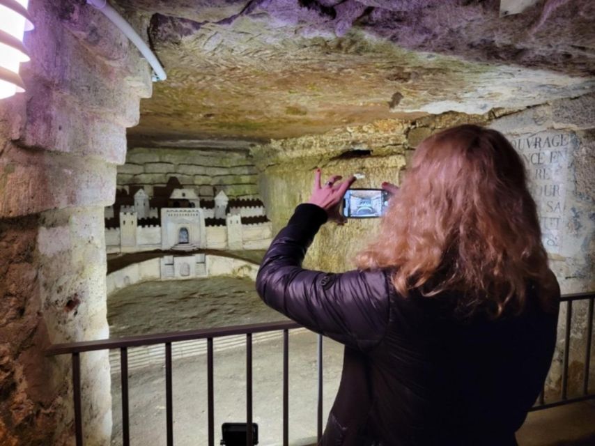 Paris: Catacombs Tour with Restricted Areas - Your guide experience: small group + English commentary that sticks