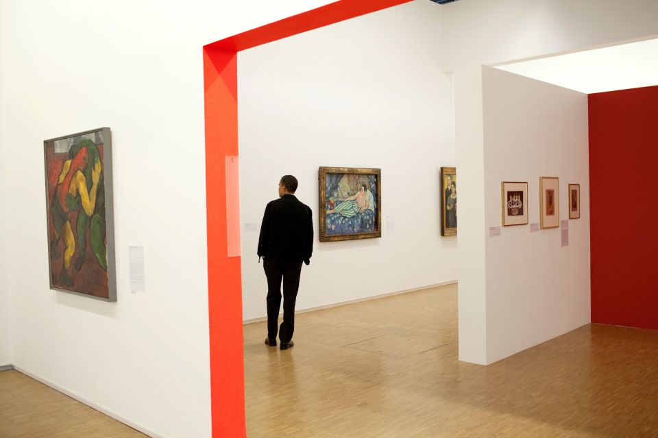 Paris: Centre Pompidou Skip-the-Line Guided Museum Tour - Renzo Piano’s “inside-out” exterior: the museum you see first