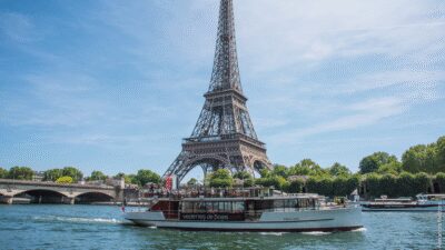 Paris: Champagne Tasting Cruise Departure from Eiffel Tower - What you’ll actually see in the one-hour cruise