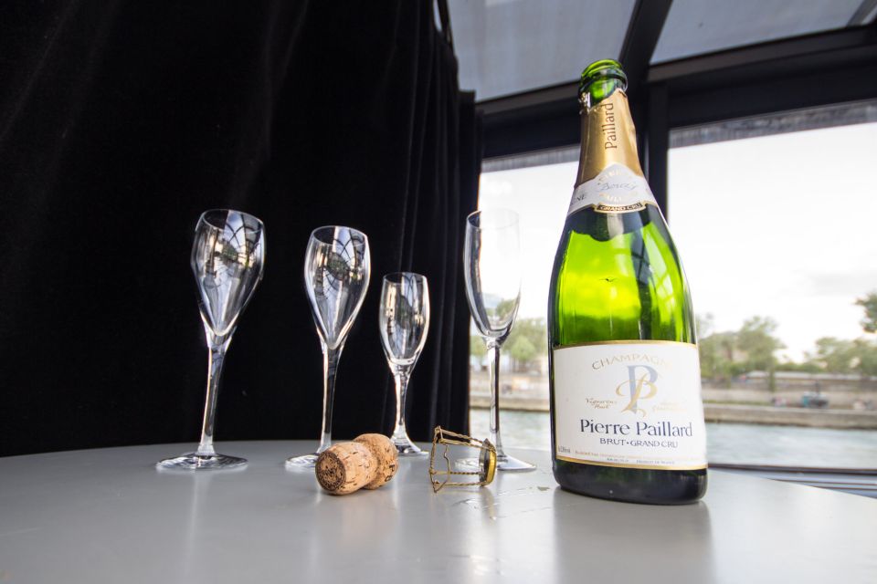 Paris: Champagne Tasting Cruise Departure from Eiffel Tower - Deck comfort and the view game