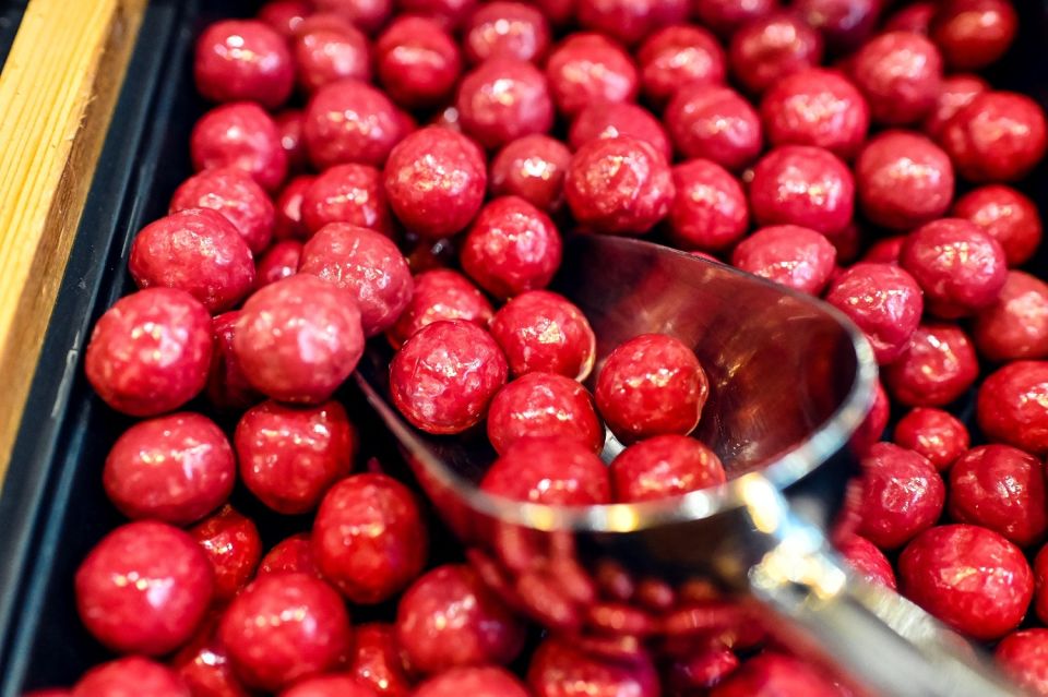 Paris: Chocolate and Pastry Tour with Tastings - Seasonal Sweetness: Ice Cream in Summer, Pastry in Other Seasons