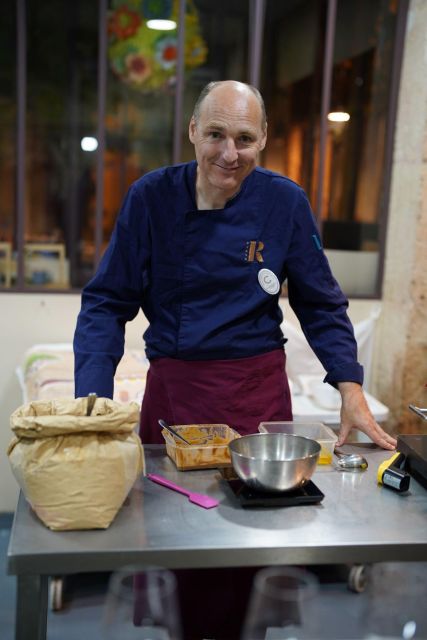 Paris: Chocolate Discovery Workshop and Tasting - Language: French and English, with an education-first style