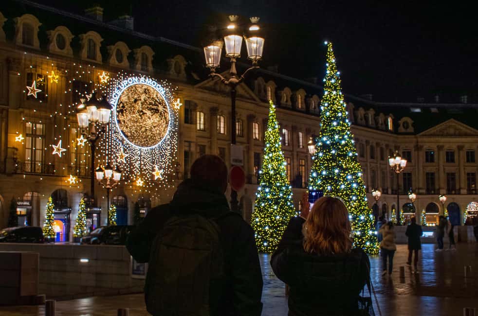 Paris Christmas Lights Walking Tour with Local Guide - Galerie Vivienne: A Christmas-Friendly Arcade Stop for Photos and Small Finds