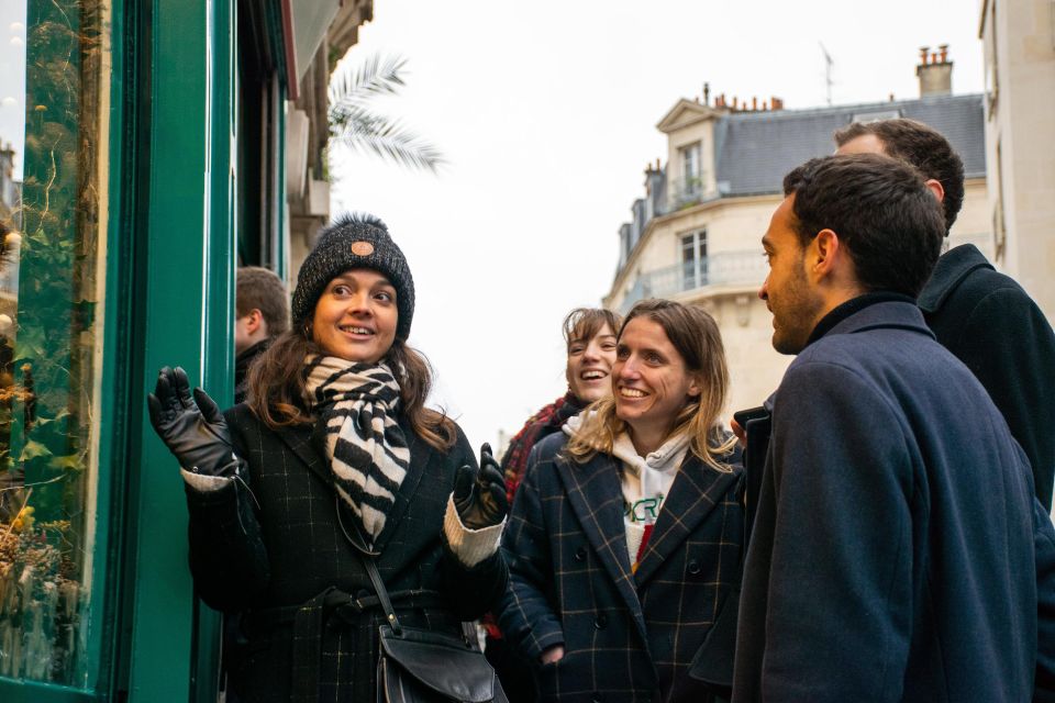 Paris Christmas Lights Walking Tour with Local Guide - Palais-Royal: Courtyards, Arcades, and Holiday Mood Without the Rush