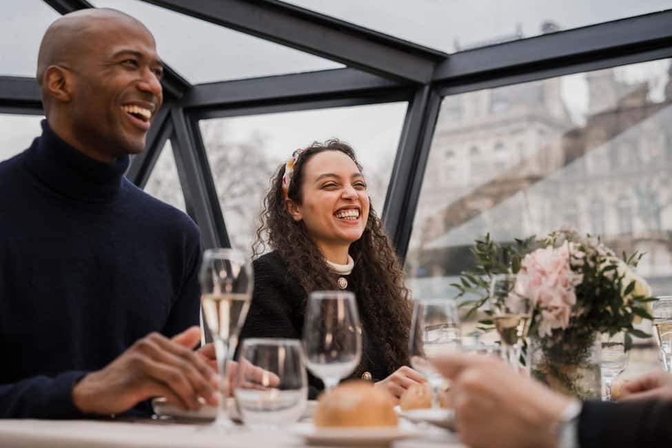 Paris : Christmas Special Lunch Cruise on the Seine River - Boarding at Pont de l’Alma: where the holiday ride starts