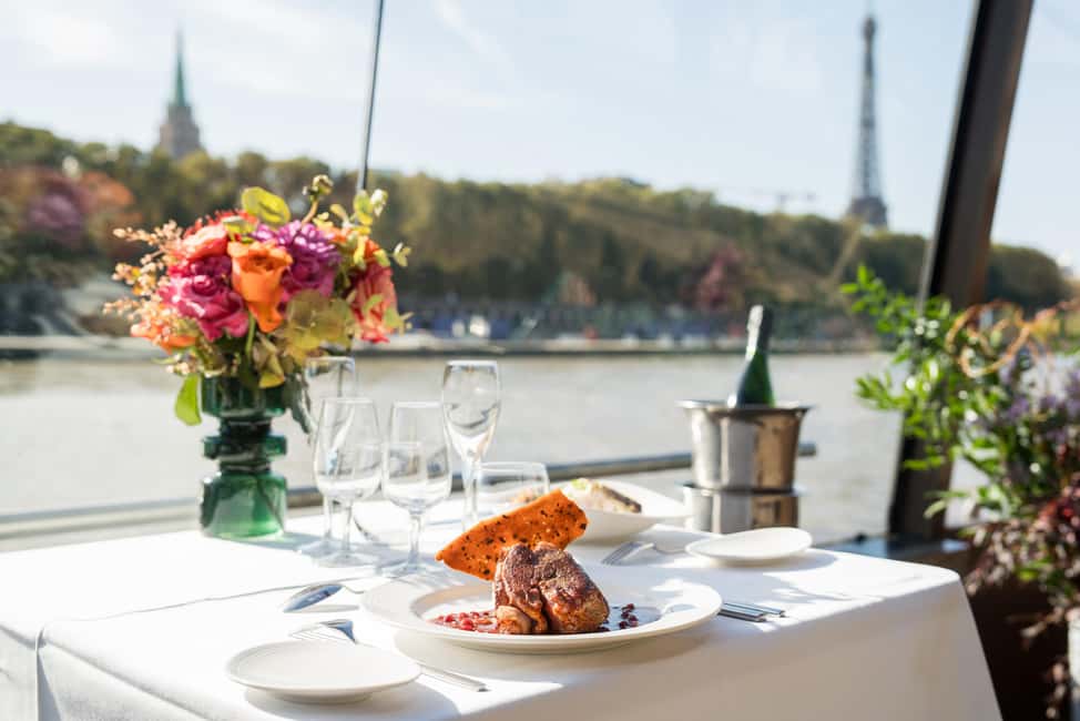 Paris : Christmas Special Lunch Cruise on the Seine River - The Eiffel Tower lighting photo moment from the water