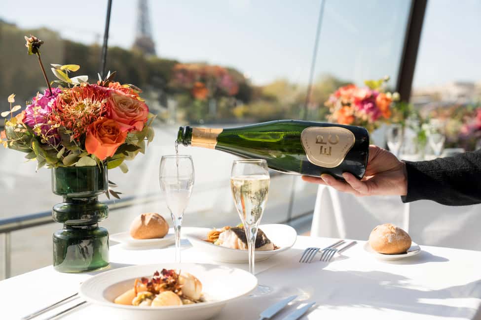 Paris : Christmas Special Lunch Cruise on the Seine River - Should you book this Paris Christmas Special Lunch Cruise?