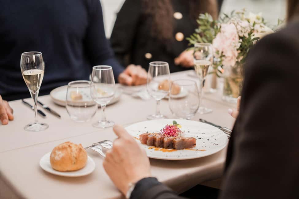 Paris : Christmas Special Lunch Cruise on the Seine River - How the meal works on board: Maître d’Hôtel pace and course timing