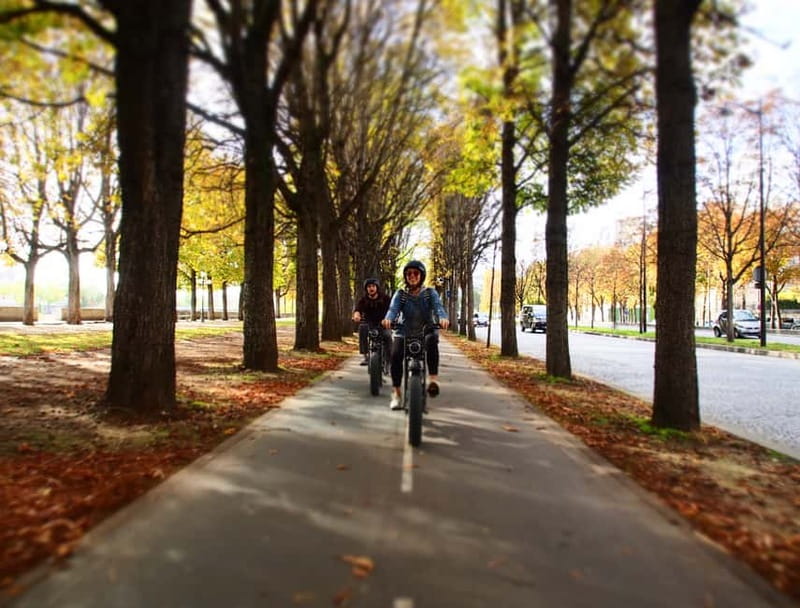 Paris: City Highlights Private Electric Bike Tour with video - Saint-Germain-des-Prés and the Seine: where the ride turns into scenery