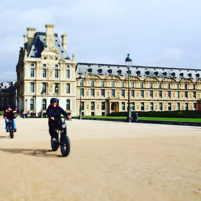 Paris: City Highlights Private Electric Bike Tour with video - Eiffel Tower, Grand Palais, and Place de la Concorde: iconic stops without the crush