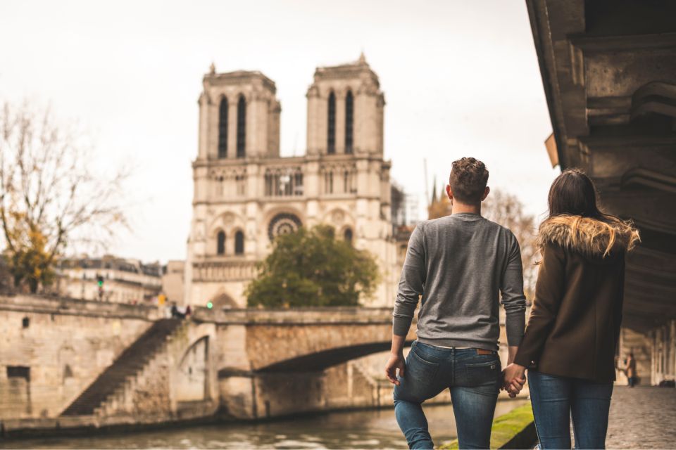 Paris: City Tour with Louvre Tickets & Cider with a Crepe - Pont Neuf to Île de la Cité: a smart start for Paris orientation