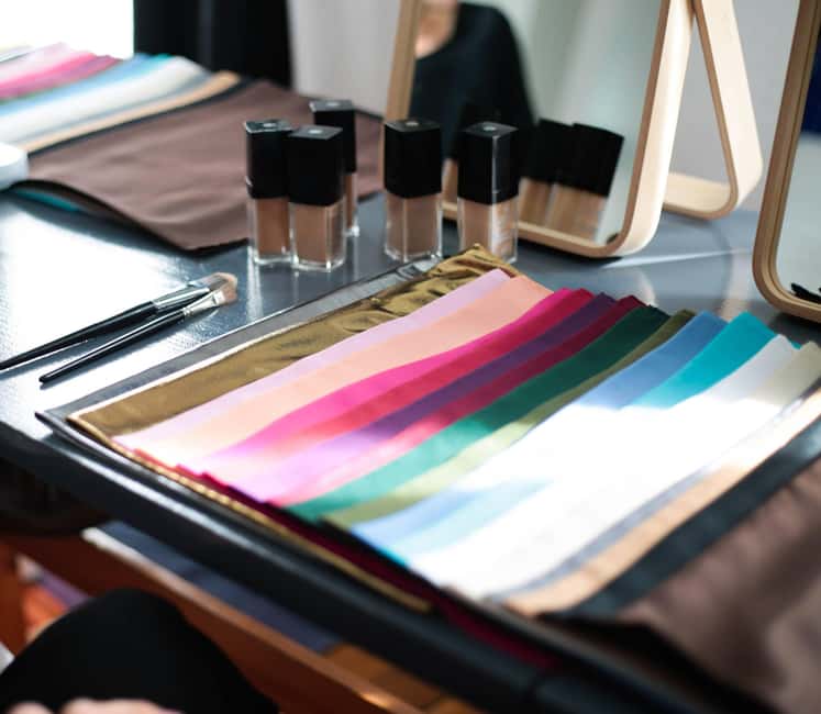 Paris: Color analysis - Step 1: Fabric Draping to Find Your Warm or Cold Range