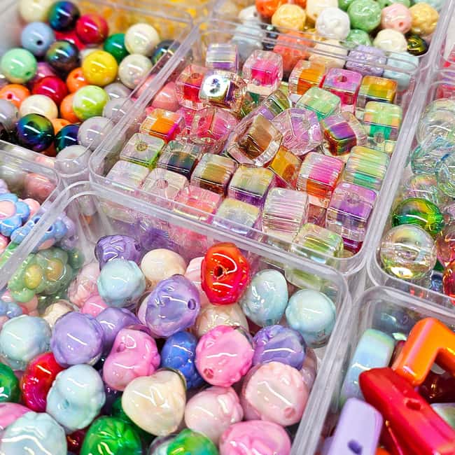 Paris: Create your phone strap, bag or keychain - How the 1-Hour Workshop Really Flows