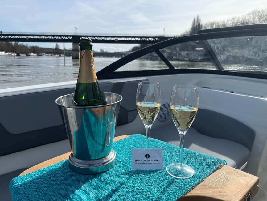 Paris : croisière privée Seine, bateau moderne - 2 heures - The River Route in 2 Hours: what you realistically catch