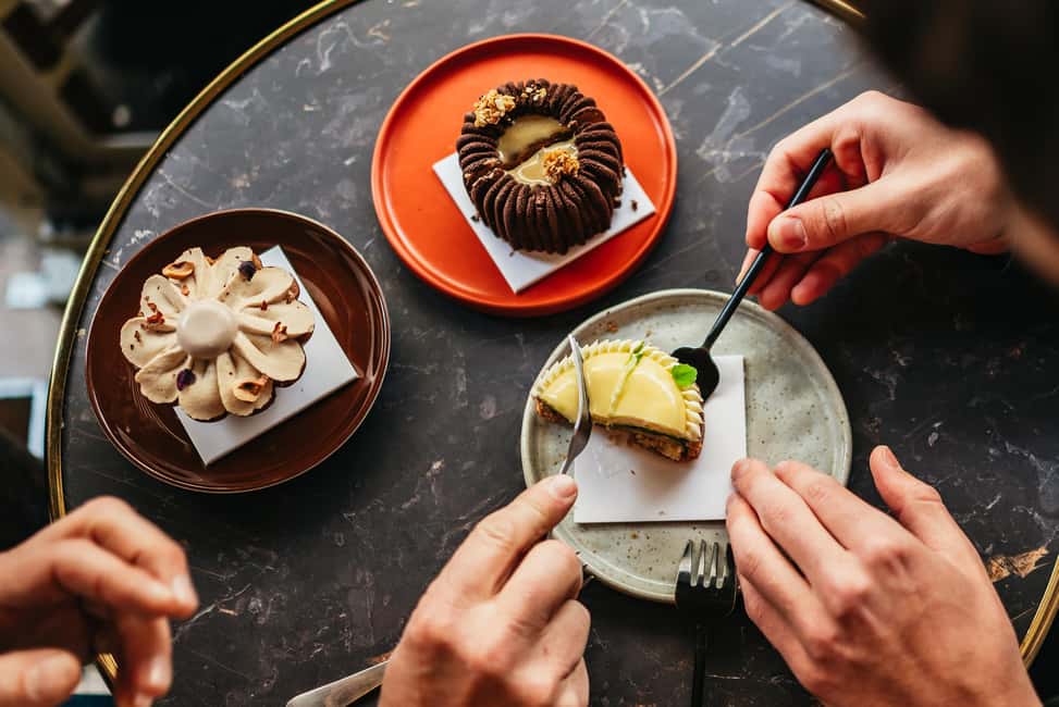Paris: Curated Sweet Tour by a French Pastry School - The tasting rhythm: six 20-minute stops without getting rushed