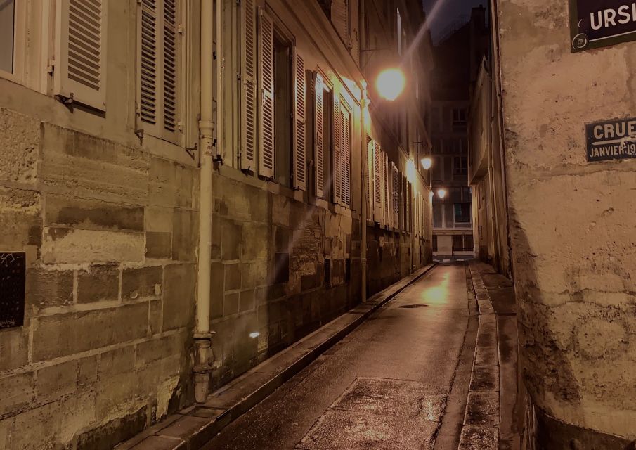 Paris: Dark History and Ghostly Guided Walking Tour - Starting at an execution site: where Paris gets its edge