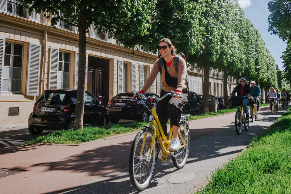 Paris: Day Bike Rental - Start at Le Peloton Café in the Marais