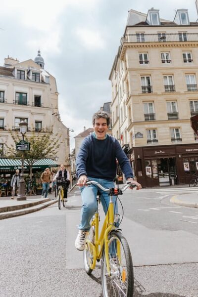 Paris: Day Bike Rental - A French-made rental with phone mount and helmet