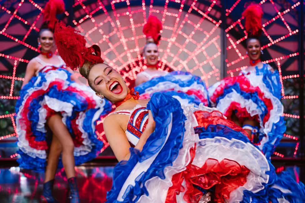 Paris: Dinner Show at the Moulin Rouge - Timing over four hours: the rhythm of your evening