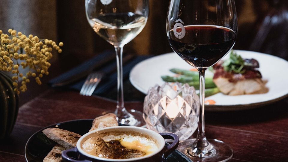 Paris: Dinner with Customized Wine Selection - O Chateau in the 1st: a Paris dinner room with character