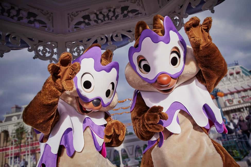 Paris: Disneyland Paris Ticket with Transfer - Fireworks and the included return coach: the main timing trap