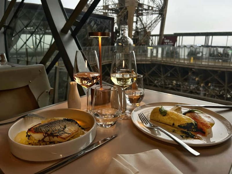 Paris: Early Dinner at Madame Brasserie in the Eiffel Tower - Logistics that matter on the day: what to wear and what to bring