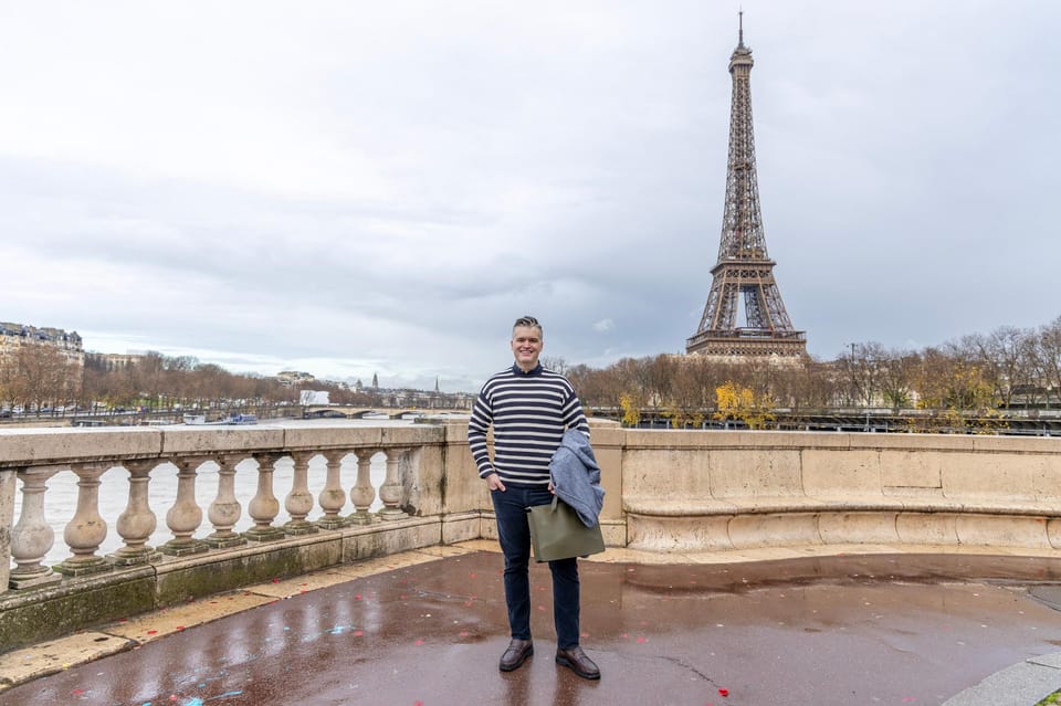 Paris: Eiffel Area Private Photoshoot - Seine River Stops Near the Eiffel: Variety Without the Crowd Chaos