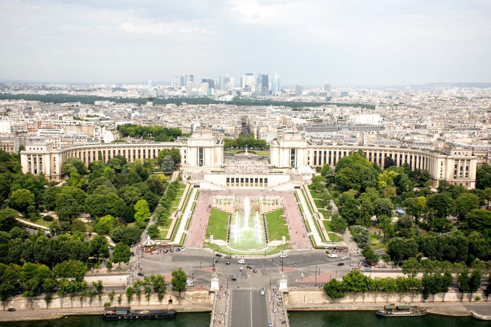 Paris: Eiffel Tower Access by Elevator & Seine River Cruise - Day vs night: when your photos will look best