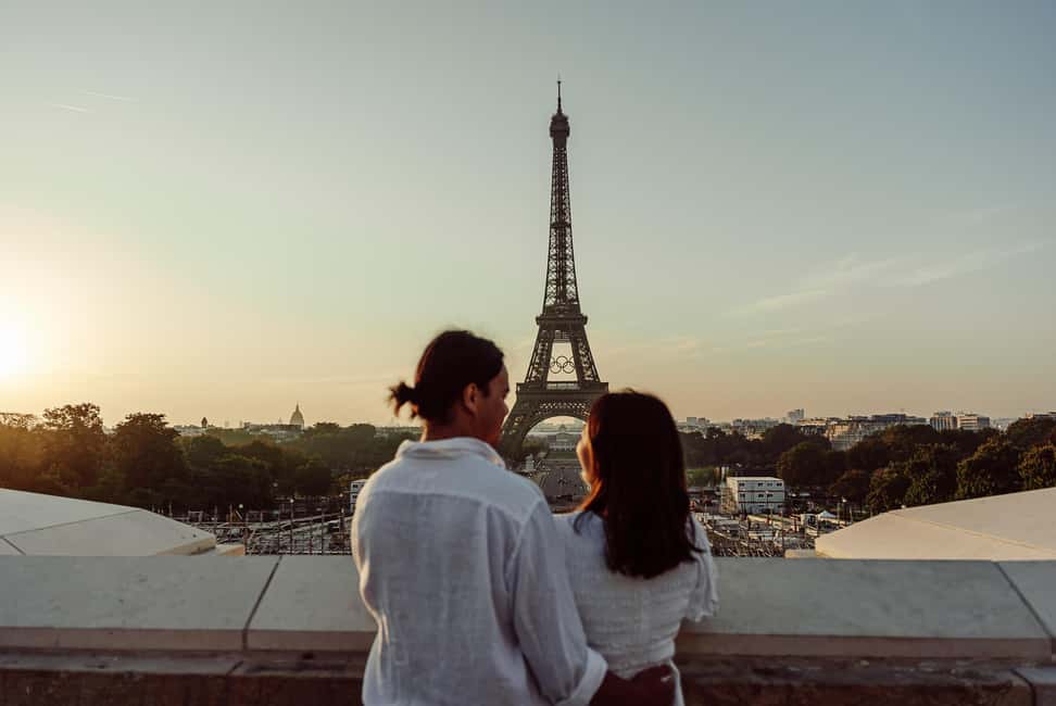 Paris: Eiffel Tower Street Photoshoot - Family portraits, kids energy, and pet-friendly creativity
