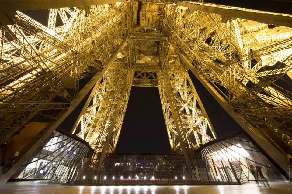 Paris: Elegant Dinner with Drinks in the Eiffel Tower - Getting there without losing your patience: lift tickets at 8:30 and two security checks