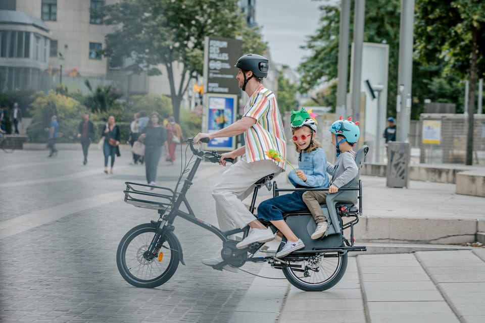 PARIS: Family e-bike longtail renting - Price and Value: What $90 Gets Your Family