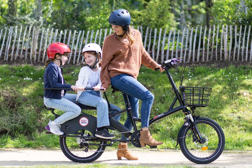 PARIS: Family e-bike longtail renting - The Longtail E-Bike Setup: Kids Onboard, Basket Ready