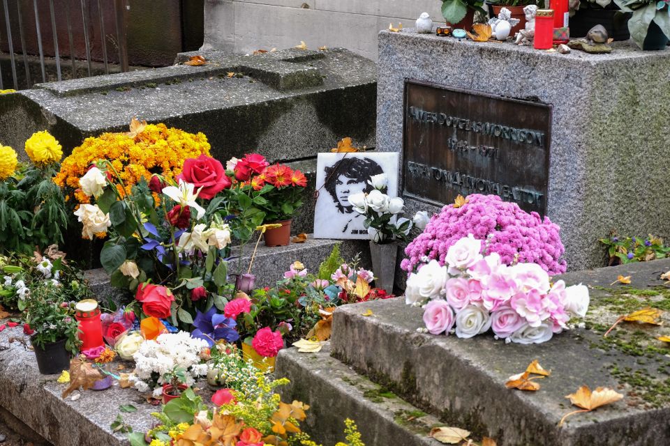 Paris: Famous Graves of Pere Lachaise Cemetery Guided Tour - Jim Morrison and the fan-shaped afterlife