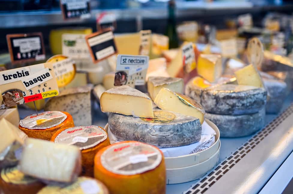Paris: Food Tour in Le Marais with Tastings - Le Marais by foot: seeing the medieval streets before you eat