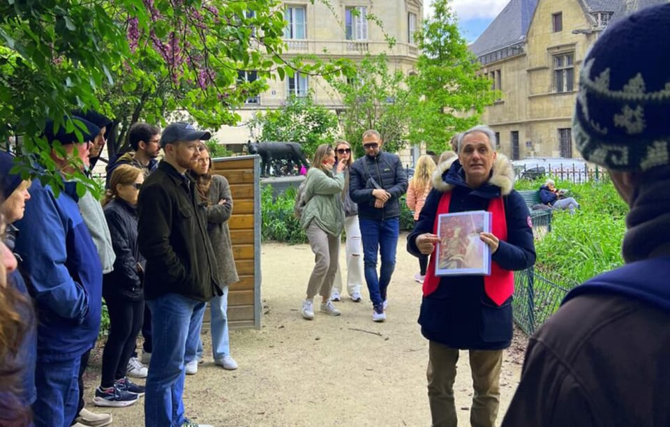 Paris for first-timers – from Notre-Dame to the Louvre - The brief Louvre guided stop: how to make 10 minutes count