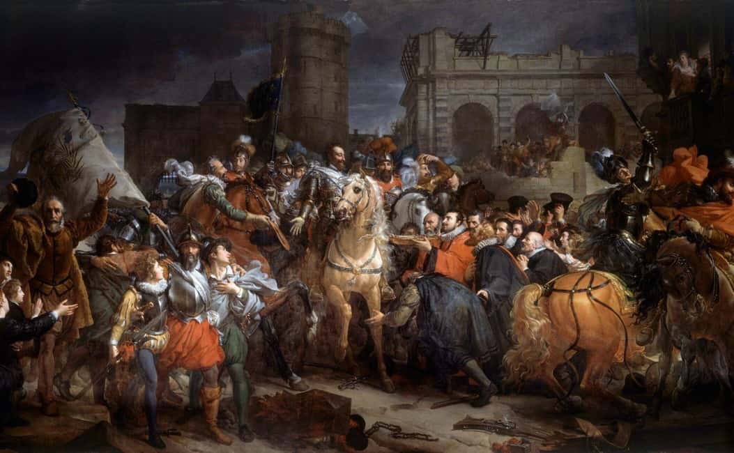 Paris: French Monarchy Intrigues Walking Tour - How the walk stays engaging: short guided bursts + moving time