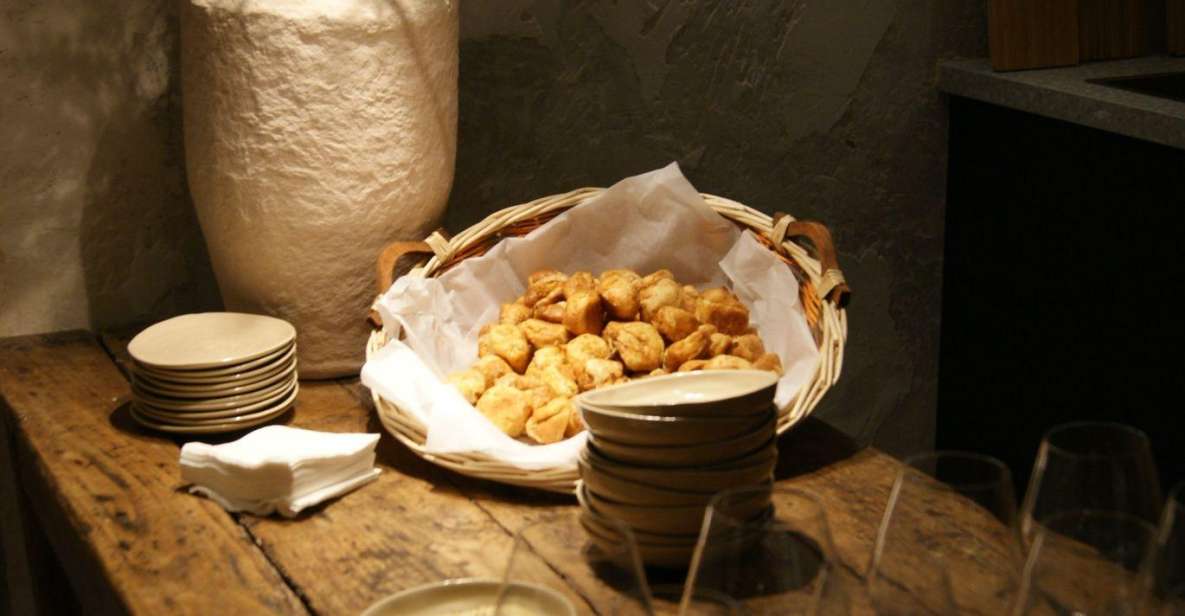 Paris : French wine tasting in Montmartre - The 1-Hour Flight: 2 Whites, 2 Reds, Then Sparkling